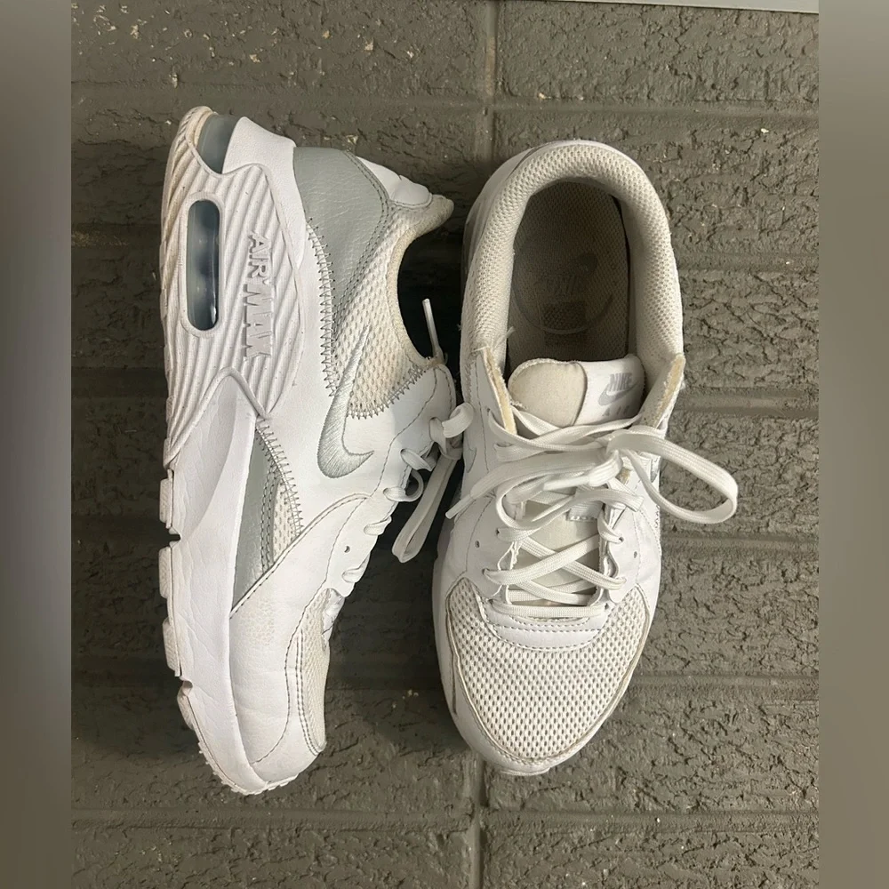 Nike AIR MAX EXCEE Women's White CD5432-121 Athletic Sneaker Shoes, size 9